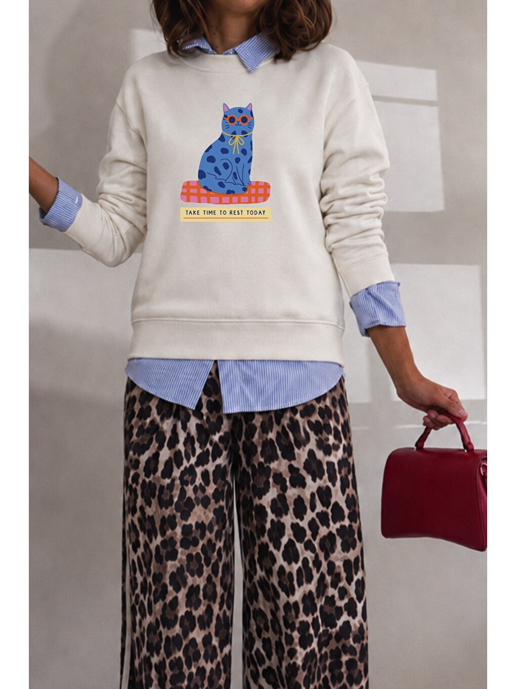 Ekru Kadın Premium Kumaş 3 İplik Şardonlu Kedi Baskılı Sweatshirt