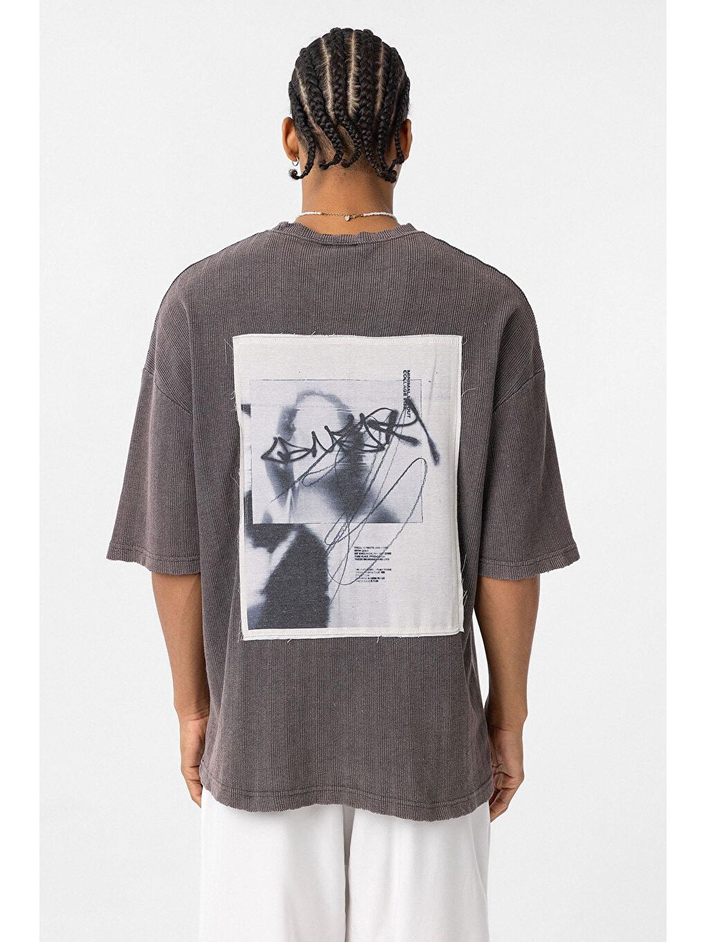 Kahverengi Yıkamalı Arka Baskılı Oversize Tişört Kahve-4