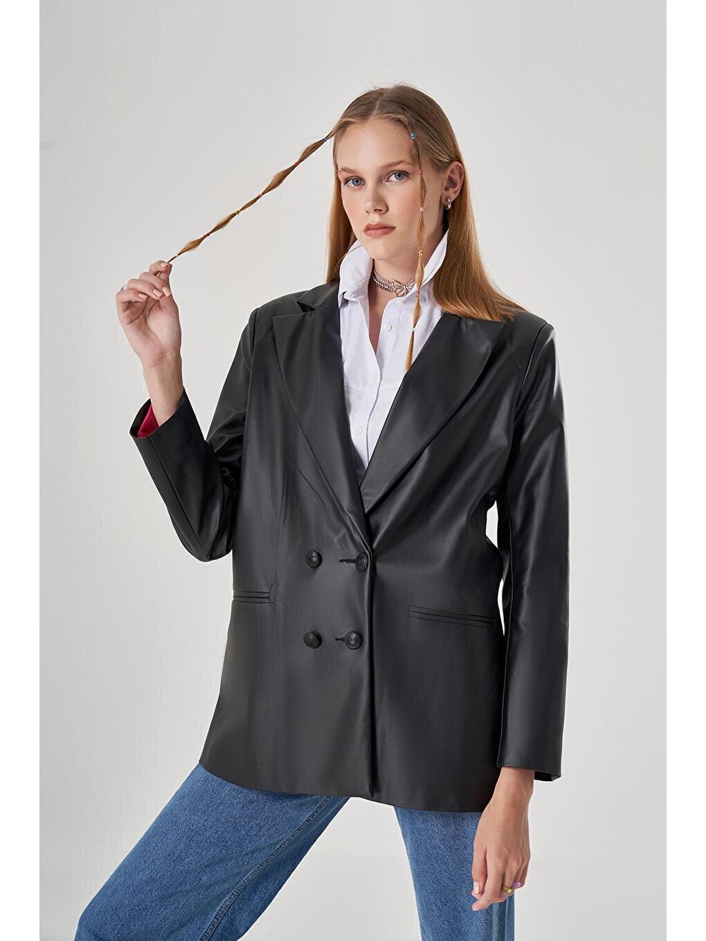 Renkli Astarlı Deri Detaylı Siyah Ceket