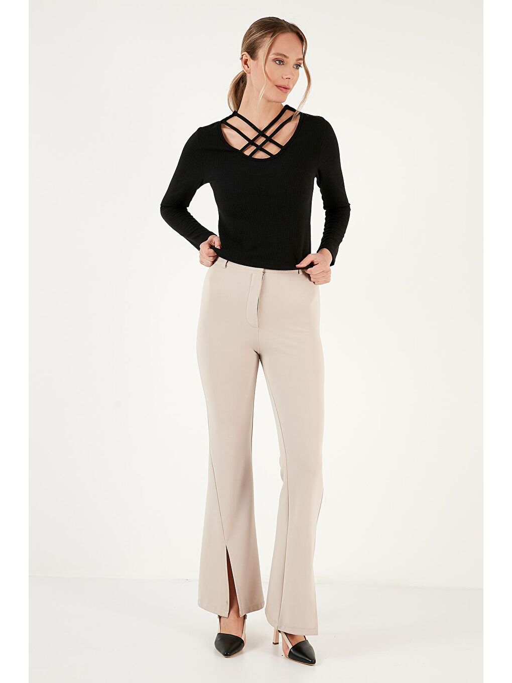 Lela Siyah Slim Fit Yaka Detaylı Bluz 5865583 - 2