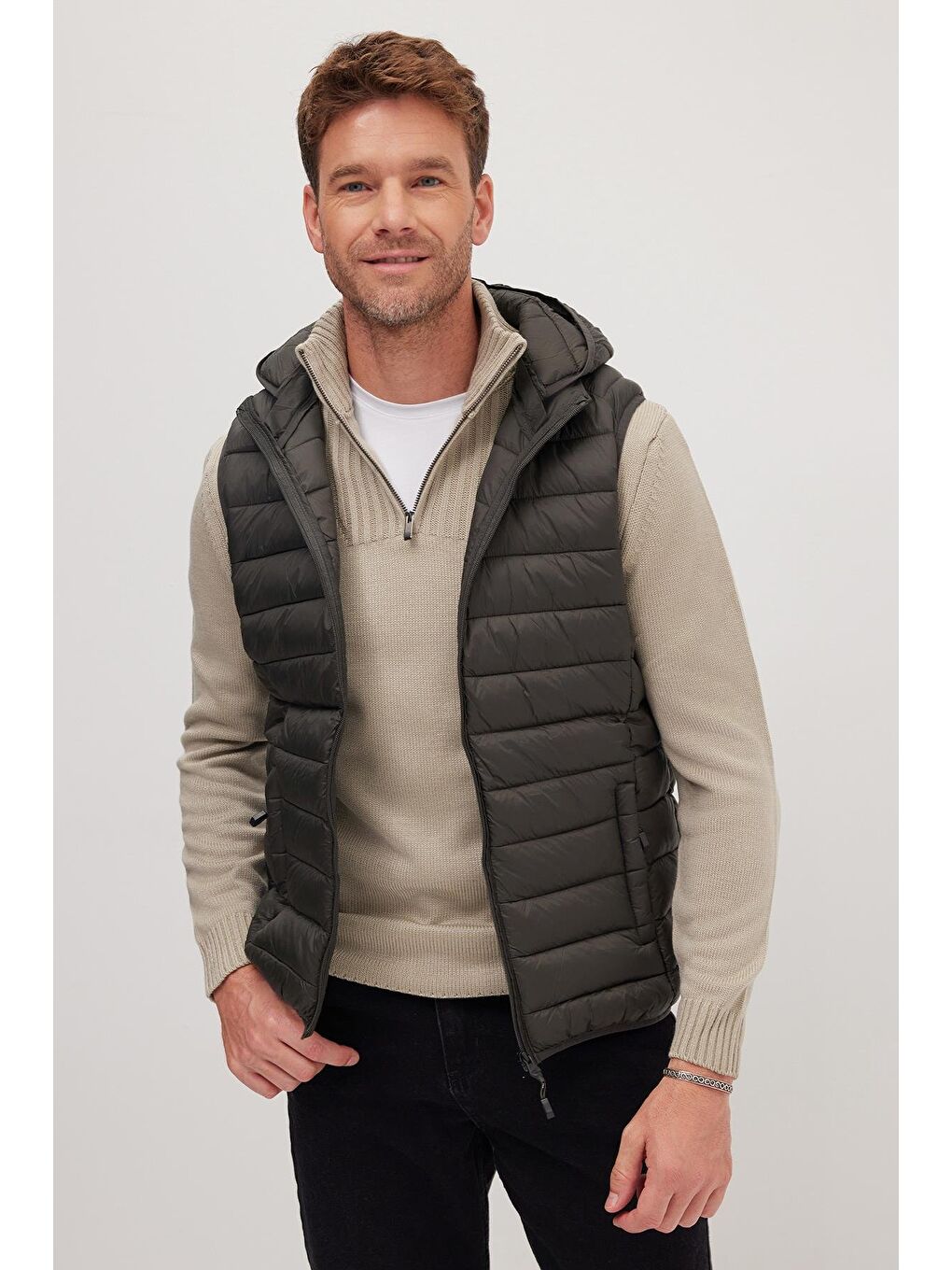 Erkek Relax Fit Rahat Kesim Sıfır Kol Kapüşonlu Çift Cepli Fermuarlı Sıcak Tutan Haki Şişme Yelek-1