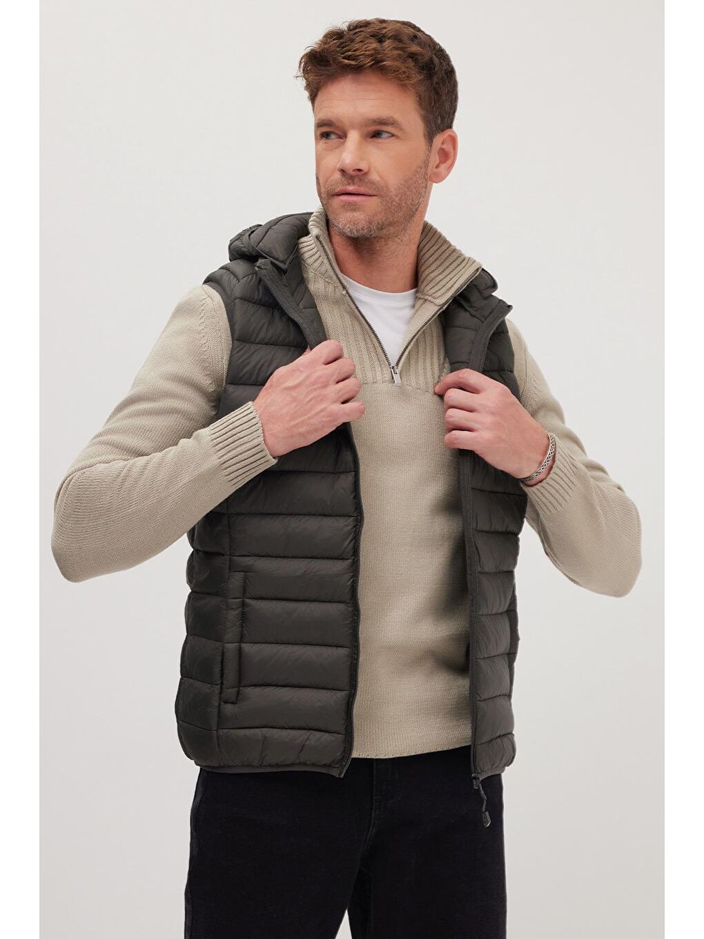 Erkek Relax Fit Rahat Kesim Sıfır Kol Kapüşonlu Çift Cepli Fermuarlı Sıcak Tutan Haki Şişme Yelek-3