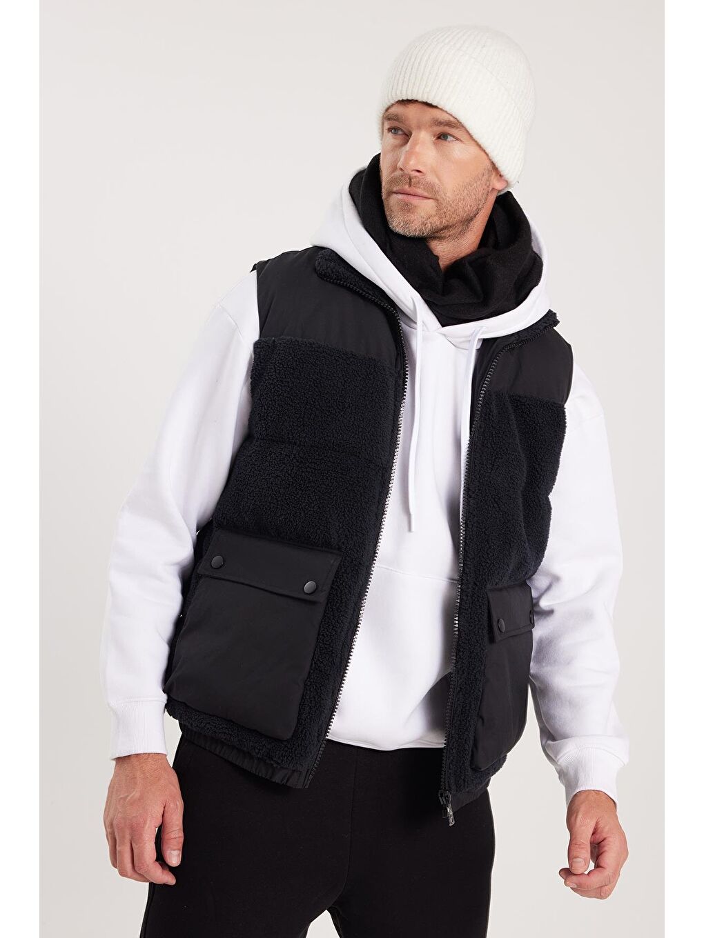 Erkek Regular Fit Klasik Kesim Kürk Detaylı Dik Yaka Çift Cepli Sıcak Tutan Siyah Yelek-4