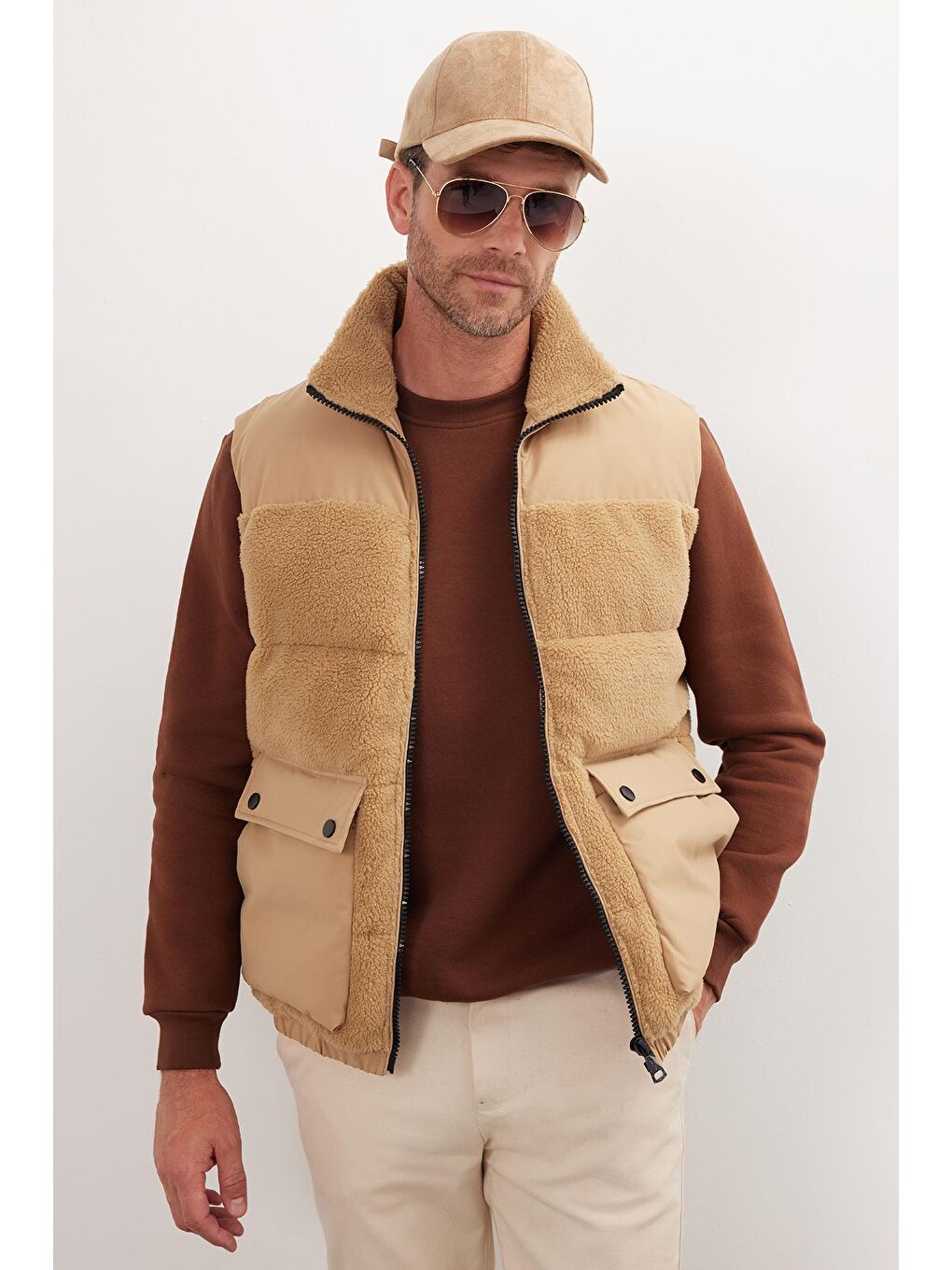 Bej Erkek Regular Fit Klasik Kesim Kürk Detaylı Dik Yaka Çift Cepli Sıcak Tutan Taş Yelek-1