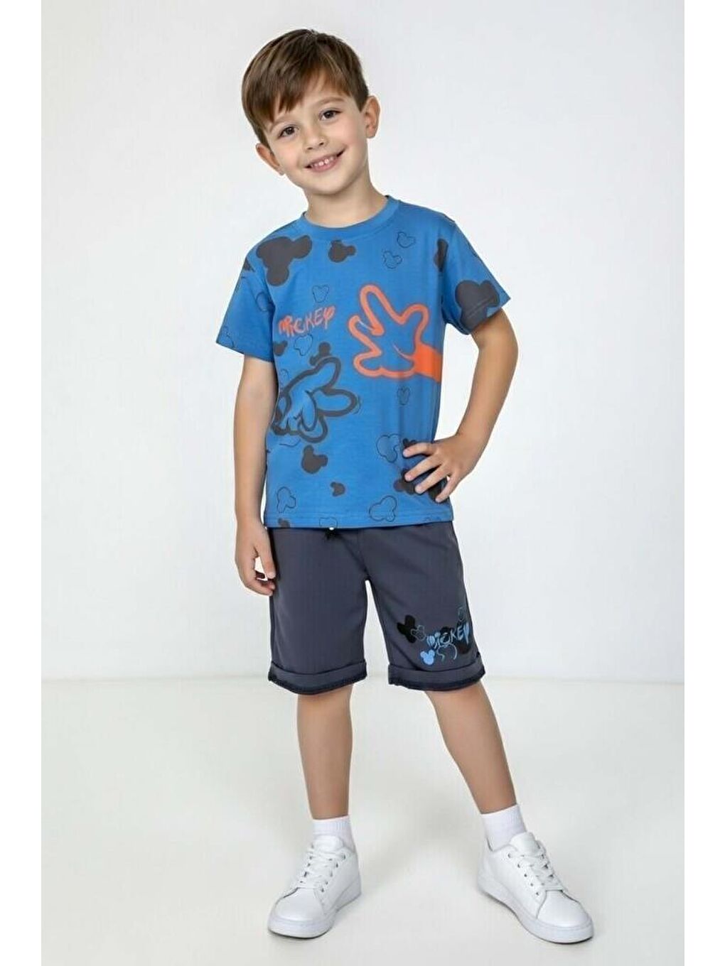 Erkek Çocuk Üzerinde El Digital Baskılı ve Ayıcık Desenli Mavi Şortlu Takım-1