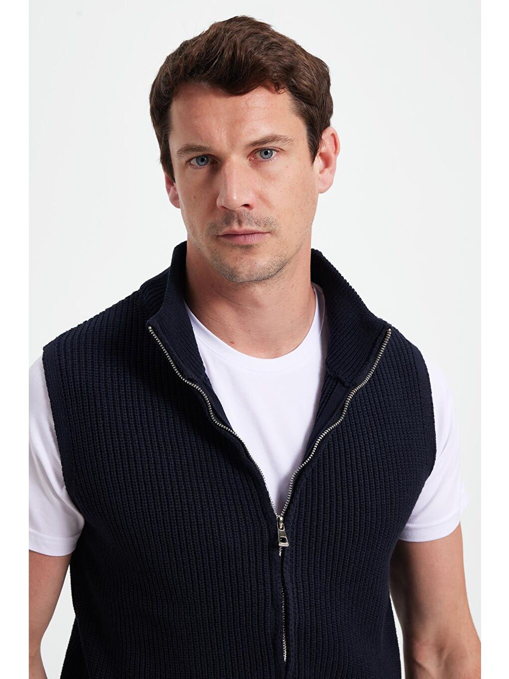 Siyah Erkek Standart Fit Normal Kesim Fermuarlı Dik Yaka Sıcak Tutan Lacivert Triko Yelek-1