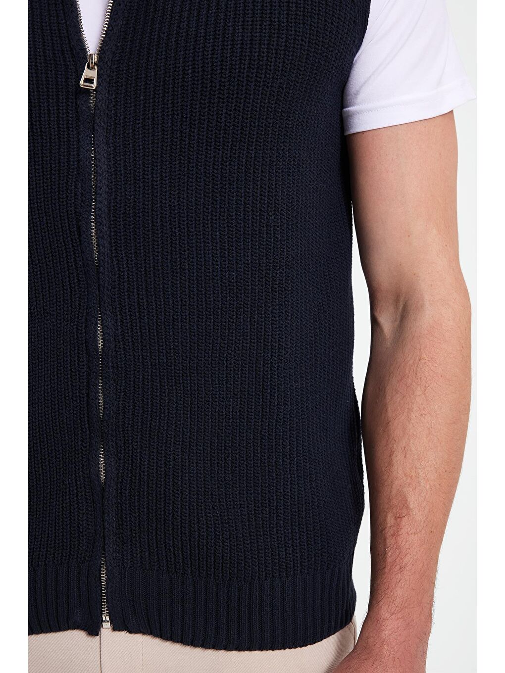 Siyah Erkek Standart Fit Normal Kesim Fermuarlı Dik Yaka Sıcak Tutan Lacivert Triko Yelek-3