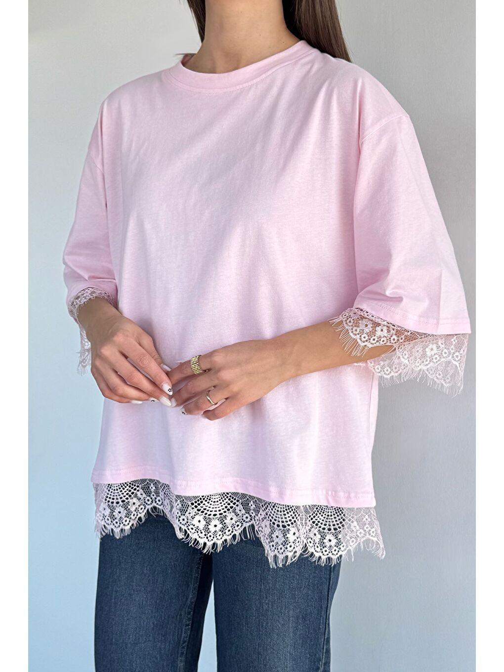 Pembe Kadın Bisiklet Yaka Dantel Detaylı Tişört-2