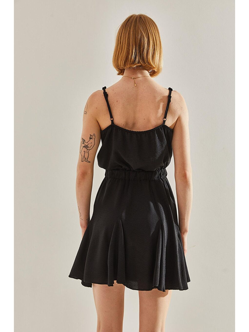 Siyah Kadın Yakası Örgü Detaylı Etek Ucu Volanlı Askılı Elbise-4