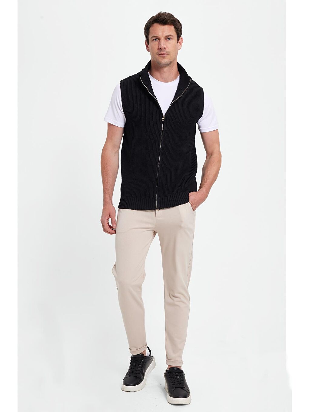 Erkek Standart Fit Normal Kesim Fermuarlı Dik Yaka Sıcak Tutan Siyah Triko Yelek-2