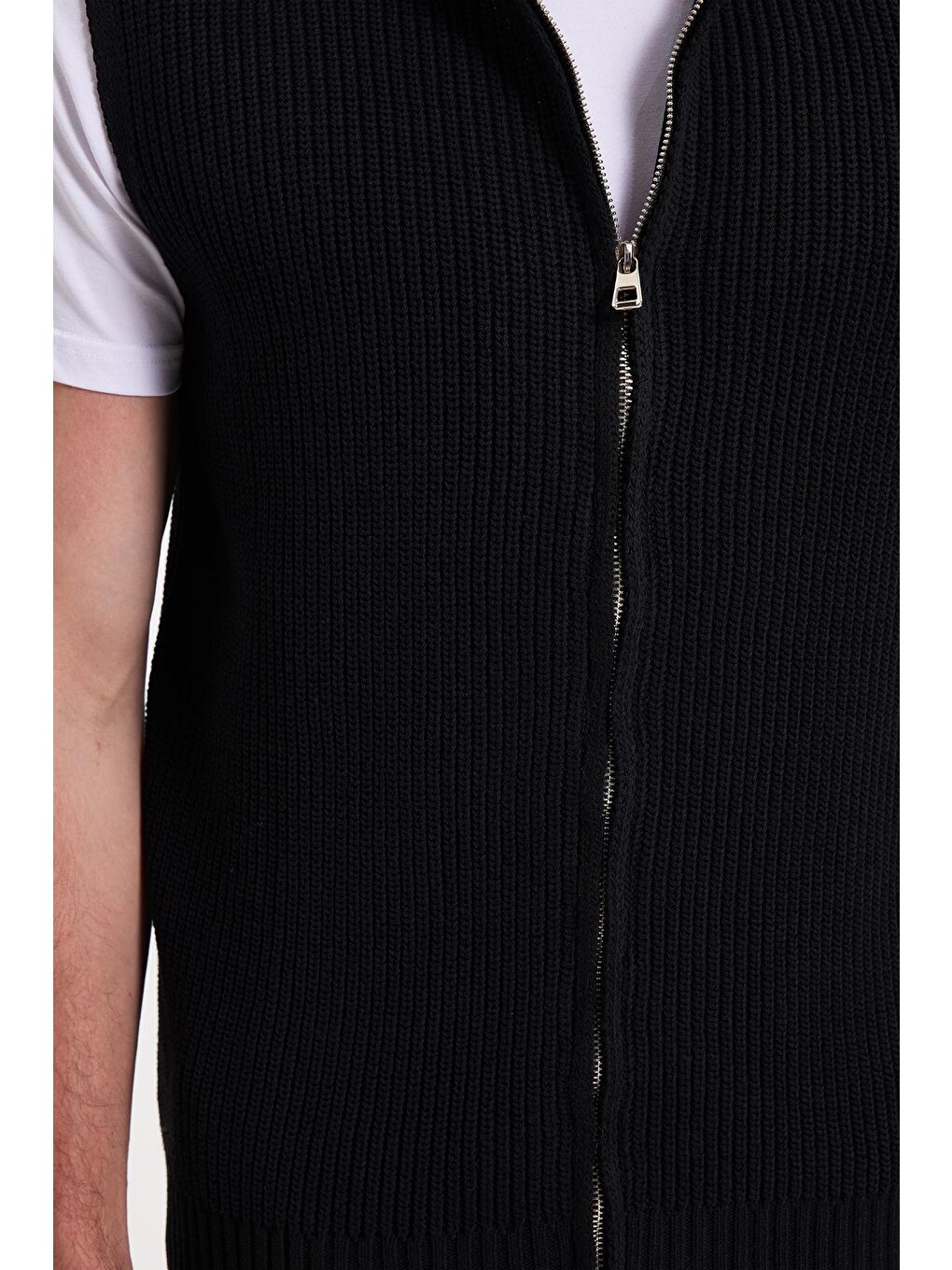 Erkek Standart Fit Normal Kesim Fermuarlı Dik Yaka Sıcak Tutan Siyah Triko Yelek-3