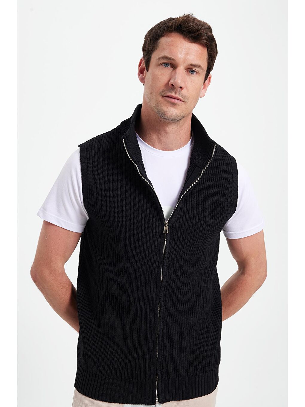 Erkek Standart Fit Normal Kesim Fermuarlı Dik Yaka Sıcak Tutan Siyah Triko Yelek-7