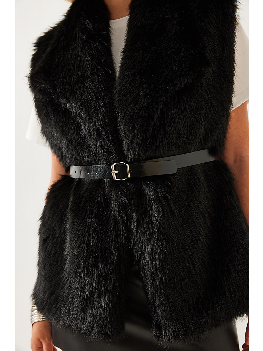 Siyah Kadın Kürklü Kemerli Yelek-2