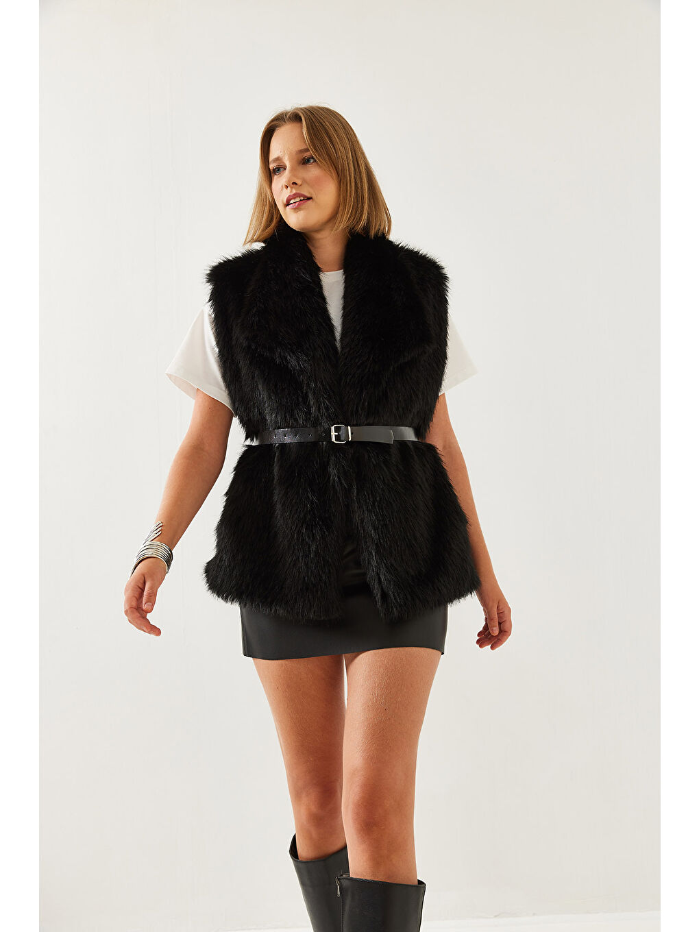 Siyah Kadın Kürklü Kemerli Yelek-4