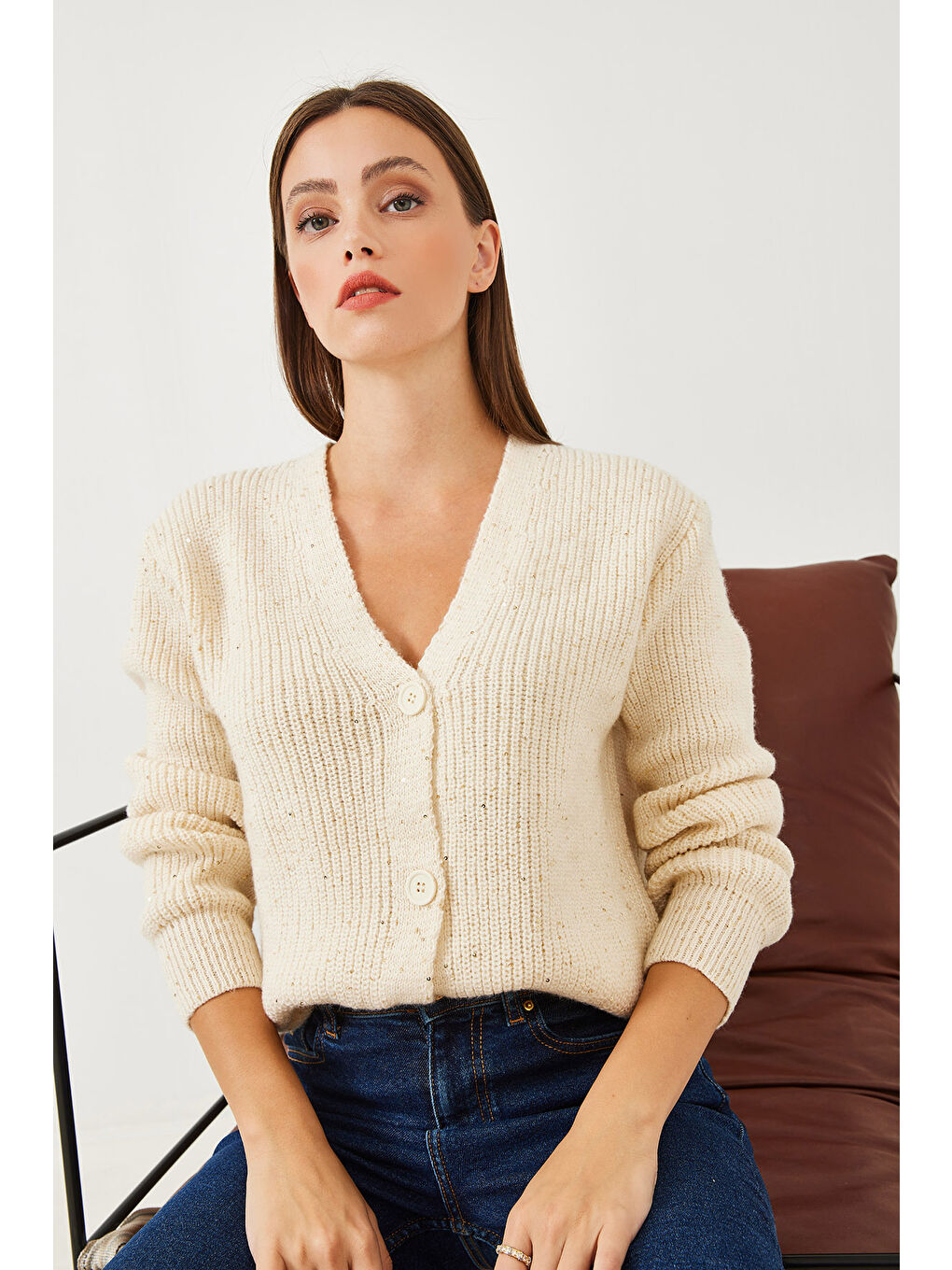 Ekru Kadın V Yaka Pullu Üç Düğmeli Triko Hırka-1