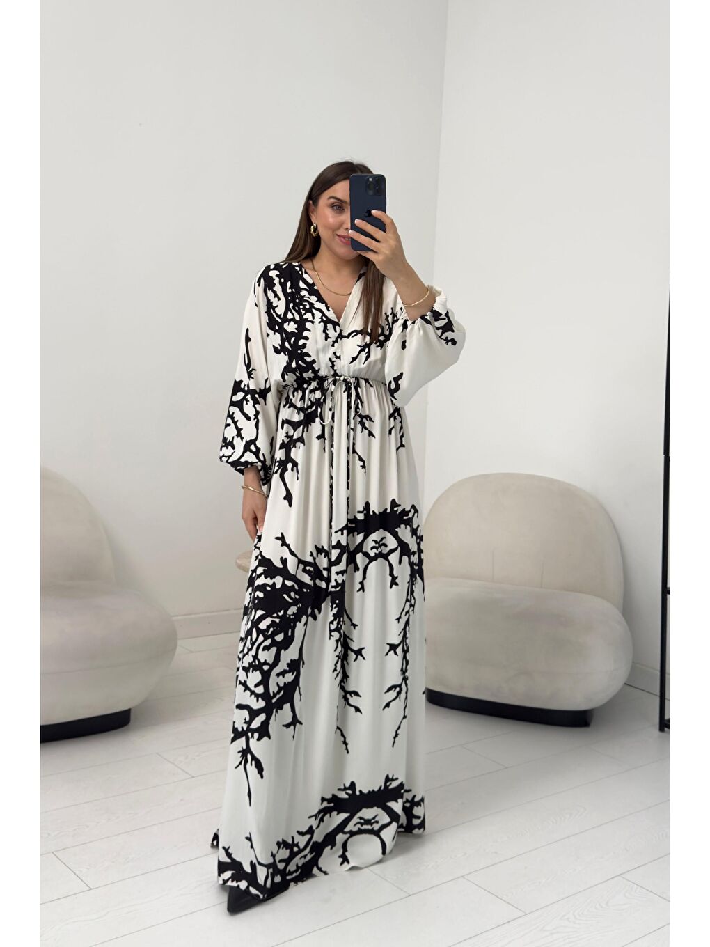 V Yaka Desenli Uzun Kollu Beyaz Uzun Elbise-2