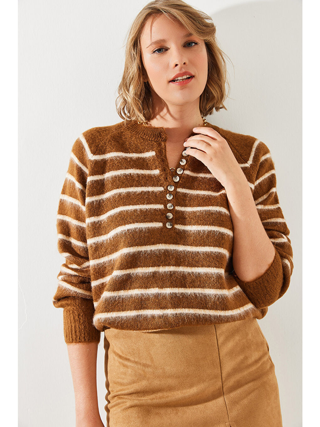 Kahverengi Kadın Şardonlu Çizgili Düğmeli Triko Kazak