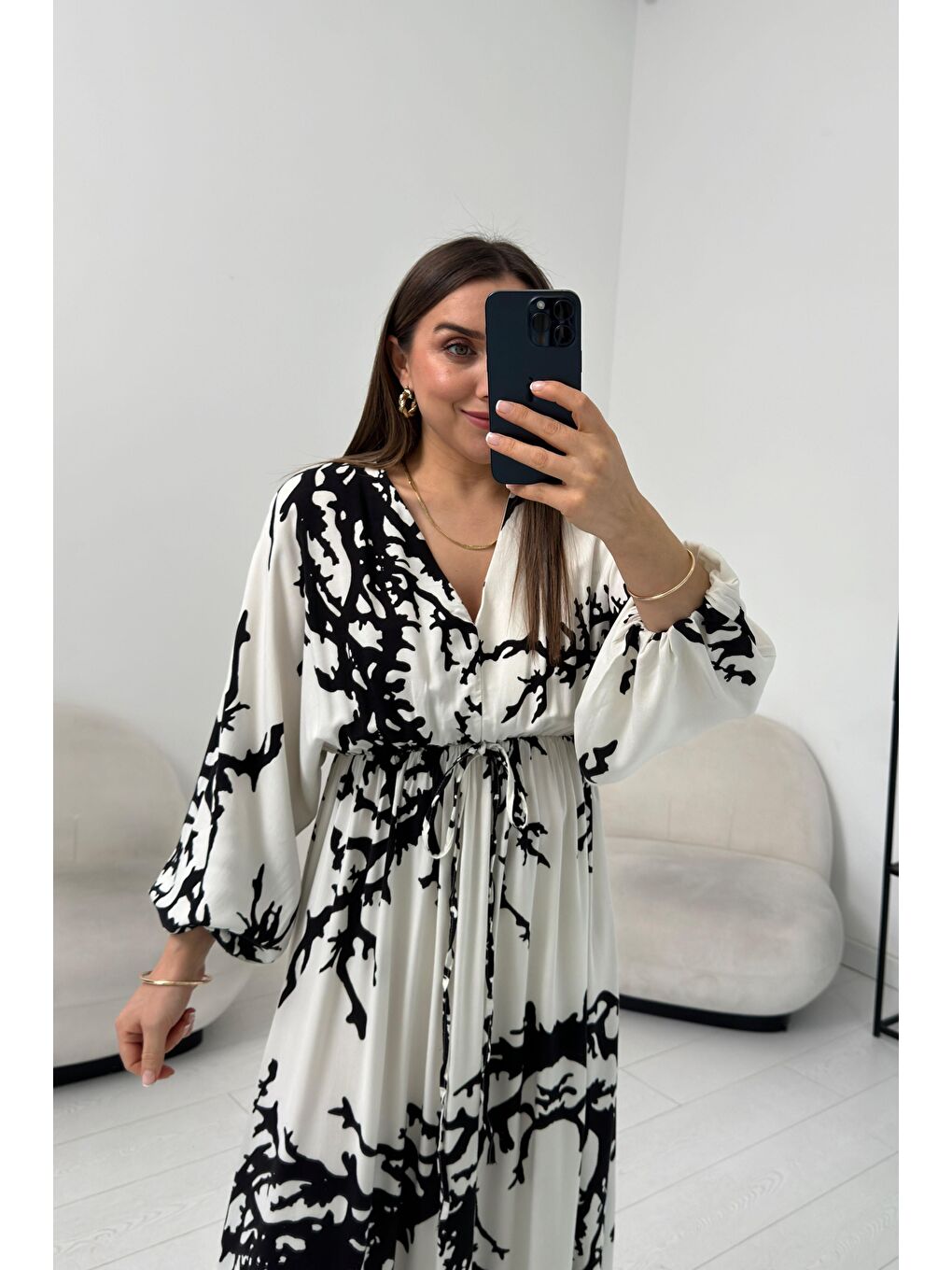 V Yaka Desenli Uzun Kollu Beyaz Uzun Elbise-3