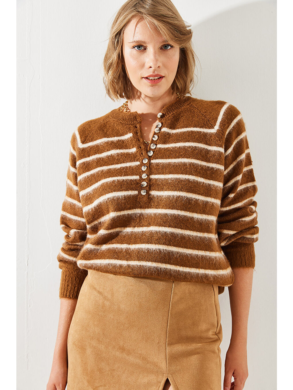 Kahverengi Kadın Şardonlu Çizgili Düğmeli Triko Kazak-3