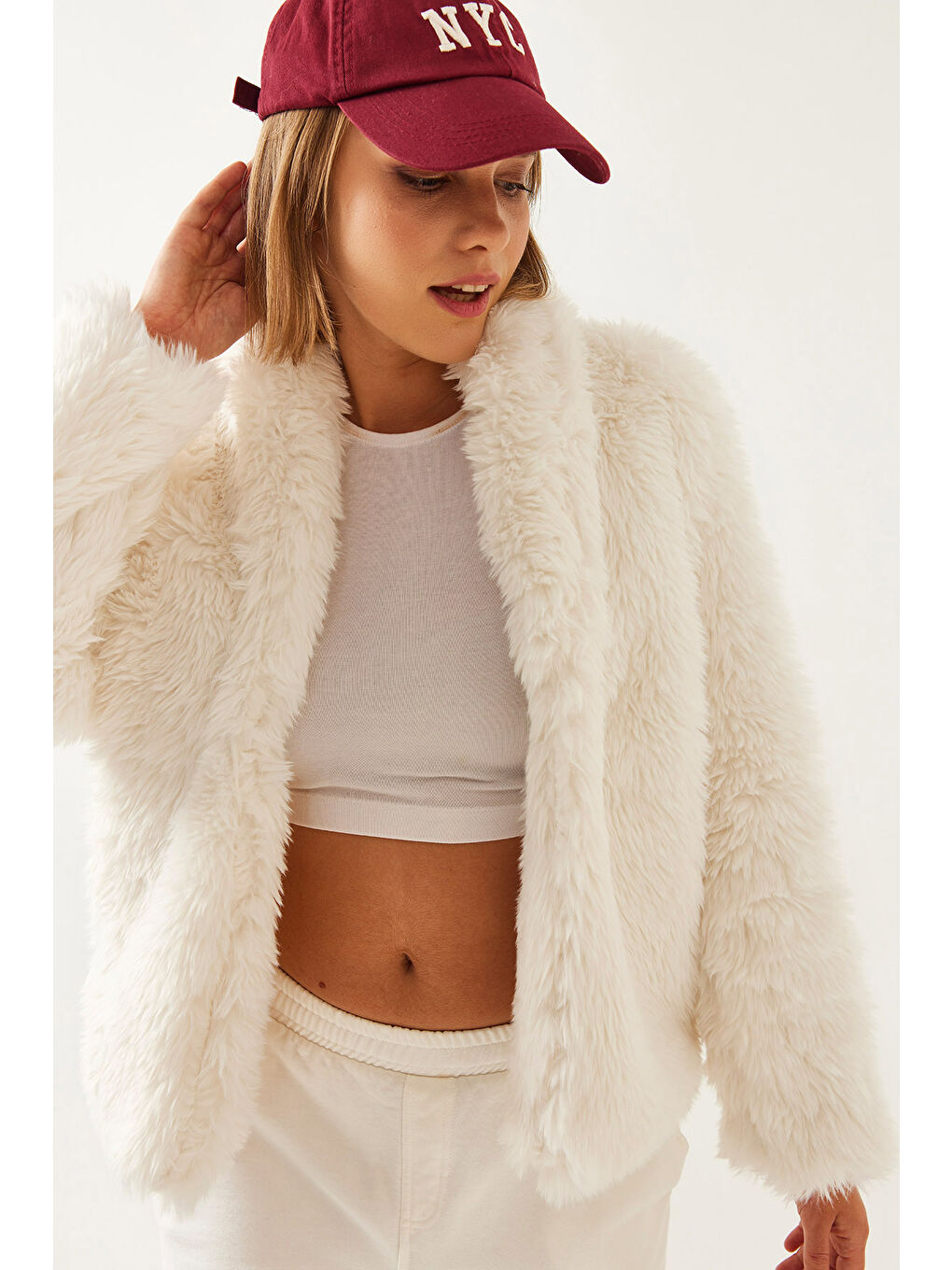 Ekru Kadın Tüylü Pelüş Mont