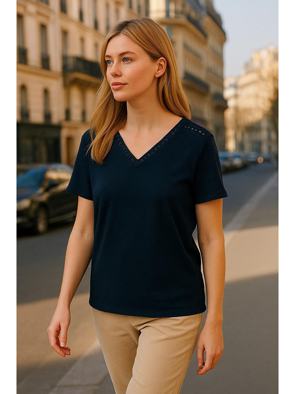 Siyah Pamuklu Regular Fit Dantel Detaylı V Yaka Bluz 25Y1201K1