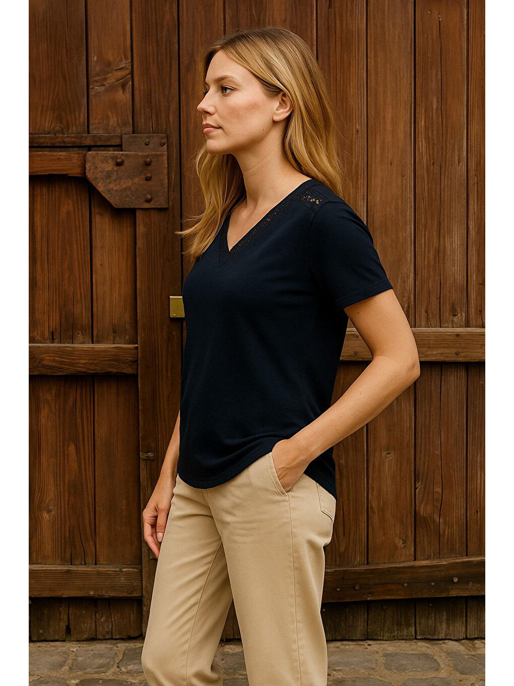 Siyah Pamuklu Regular Fit Dantel Detaylı V Yaka Bluz 25Y1201K1-2