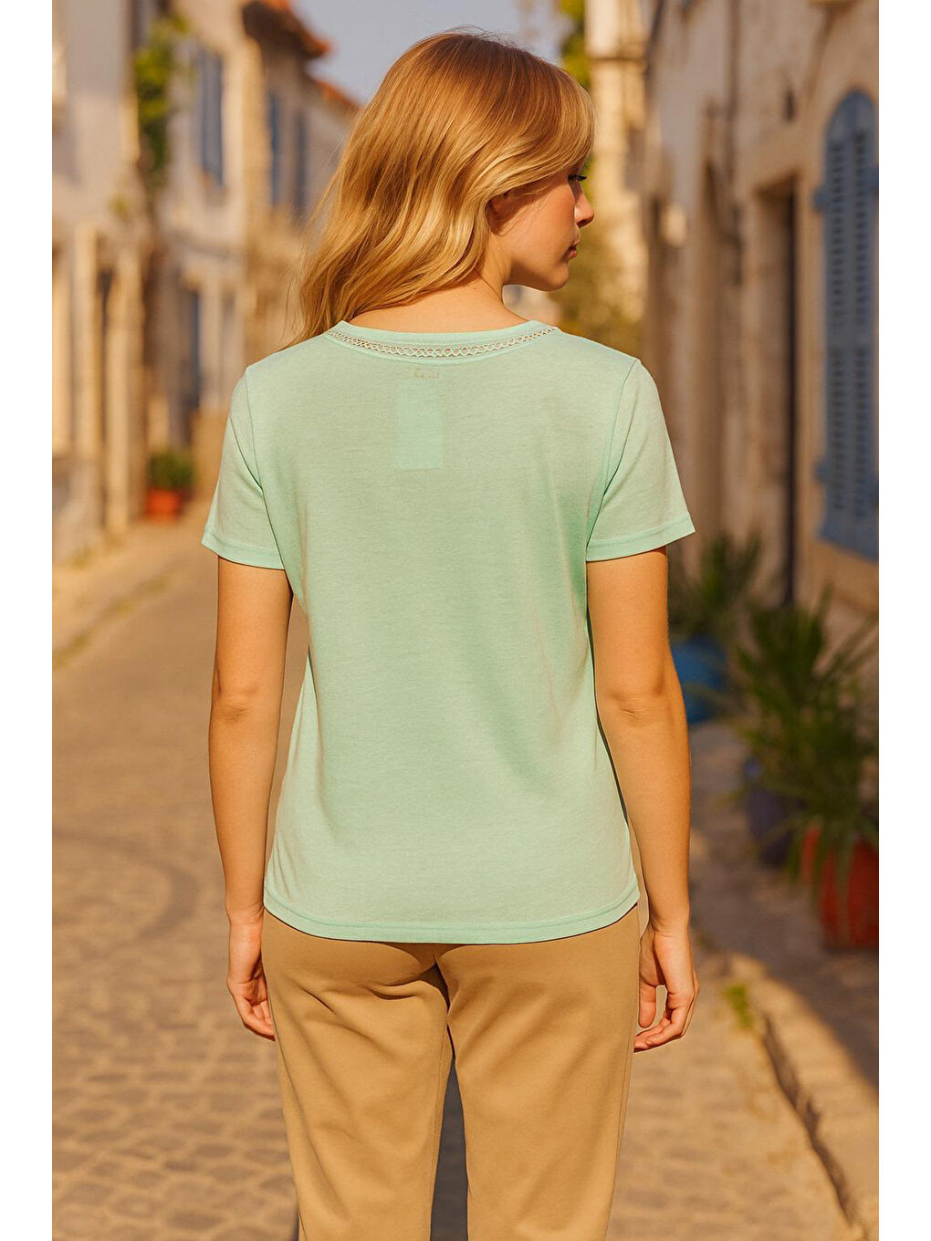 Yeşil Pamuklu Regular Fit Dantel Detaylı V Yaka Bluz 25Y1201K1-3