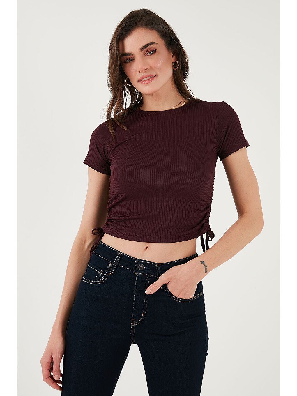 Kırmızı Yanlardan Büzgülü Kısa Kollu Crop Kadın Bluz 5864010-4