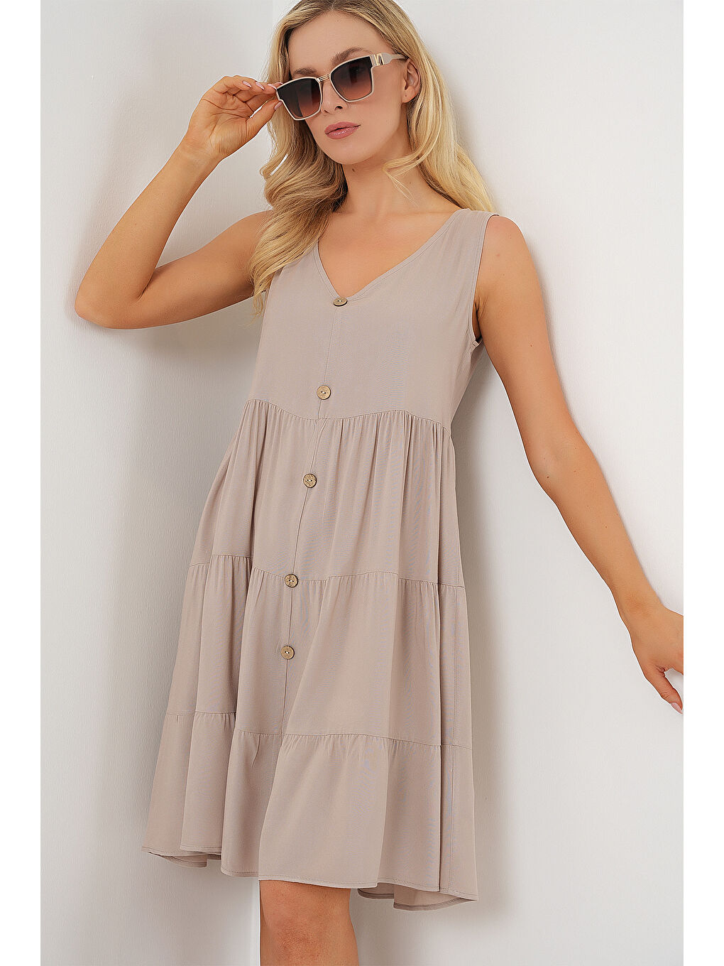 Bej Kadın Sıfır Kol Düğmeli Kısa Elbise 2571 - Taş-4