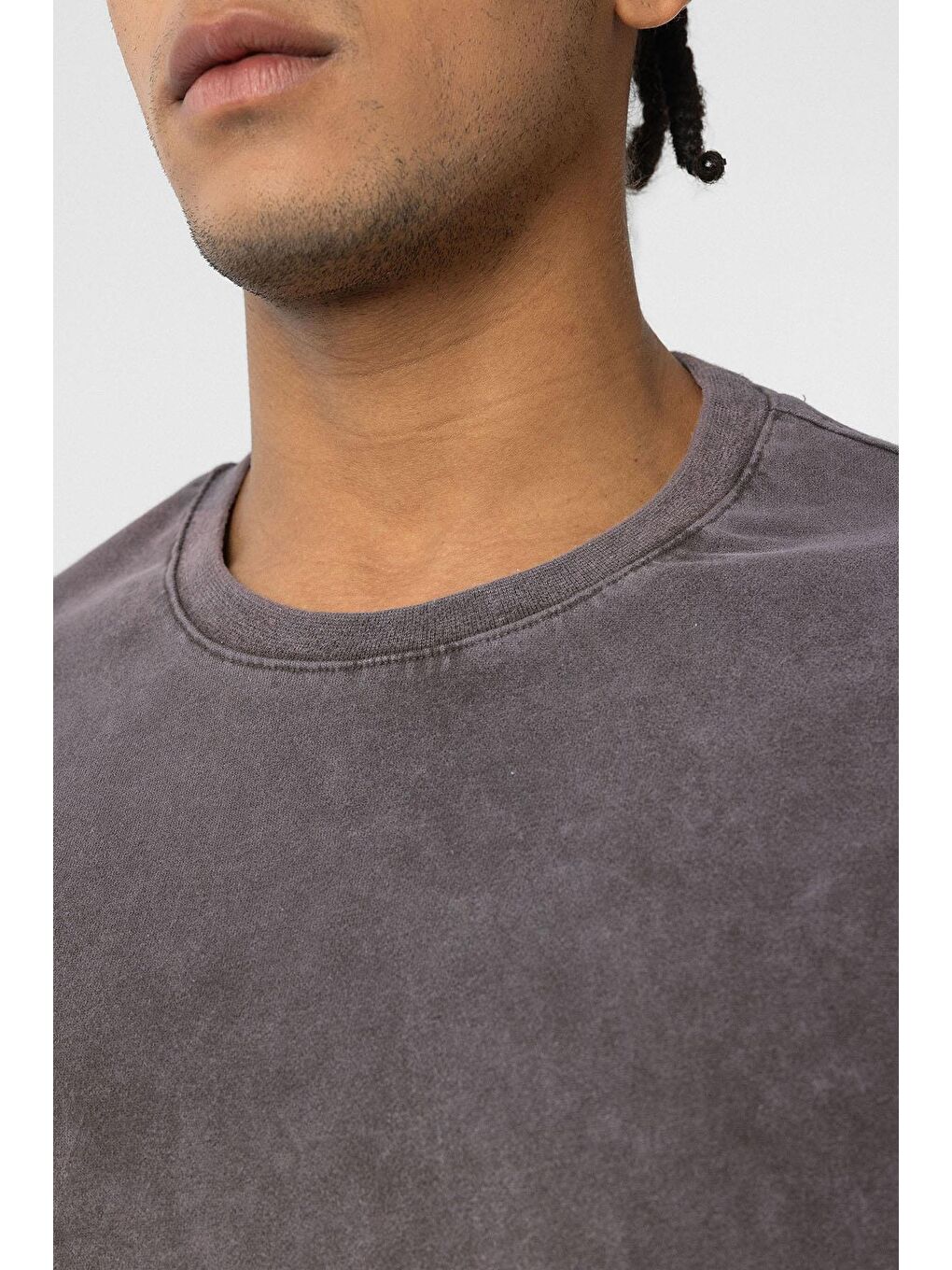 Kahverengi Yıkamalı Metal Detaylı Oversize Tişört Kahve-4