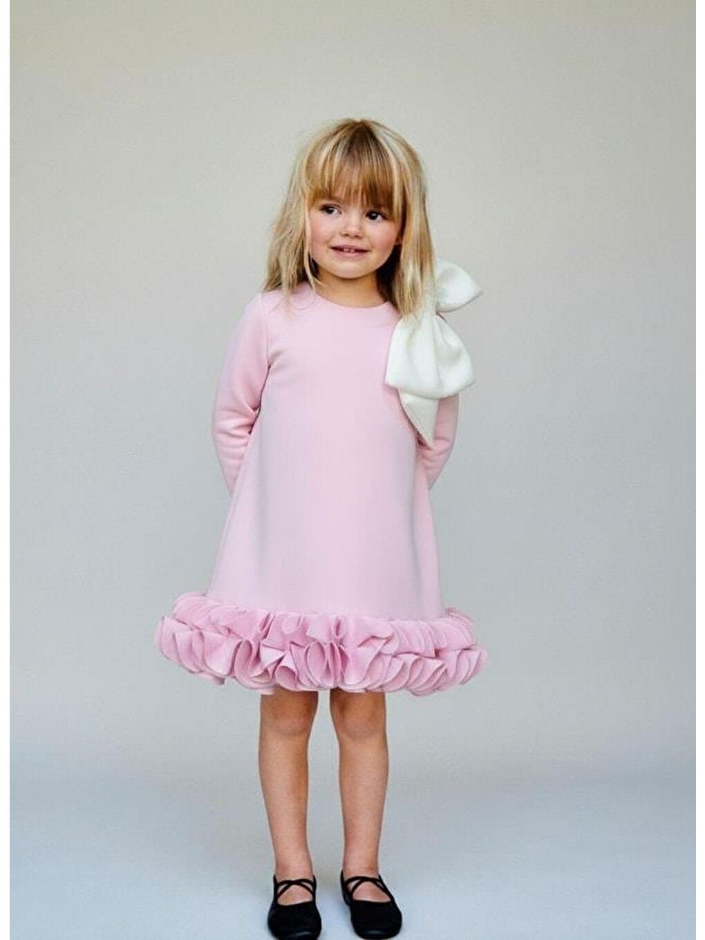 Pembe Kız Çocuk Pamuklu Pudra Fırfır Detaylı Fiyonk Aksesuarlı Elbise – Özel Şıklığı