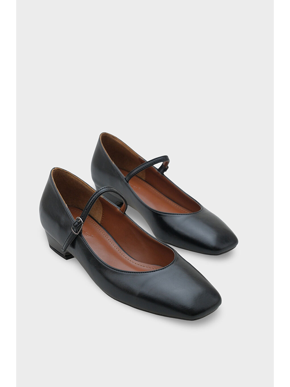 Siyah Darline Kısa Topuklu Küt Burunlu Bantlı Mary Jane Kadın Ayakkabı-1