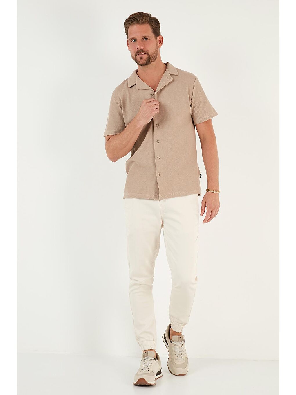 Bej Pamuklu Regular Fit Apaş Yaka Kısa Kollu Gömlek 5902700-3