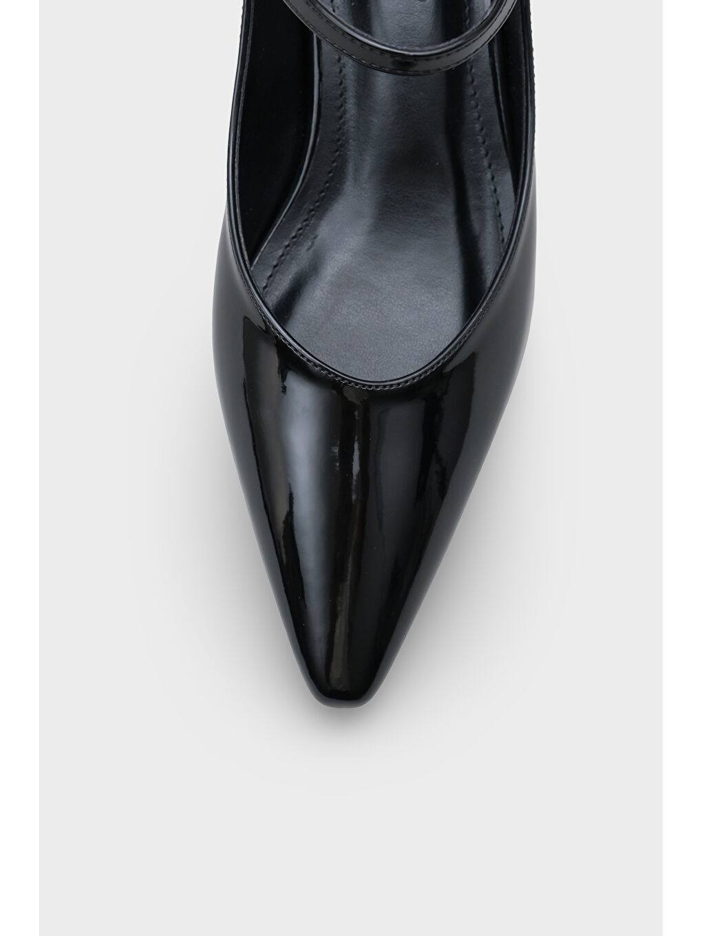 Siyah Amalia Bantlı Kısa Topuklu Sivri Burunlu Rugan Görünümlü Kadın Ayakkabı-2