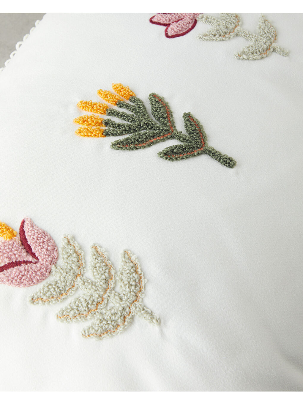 Zairan Punch Nakışlı Dekoratif Kırlent 33x50 cm Ekru-1