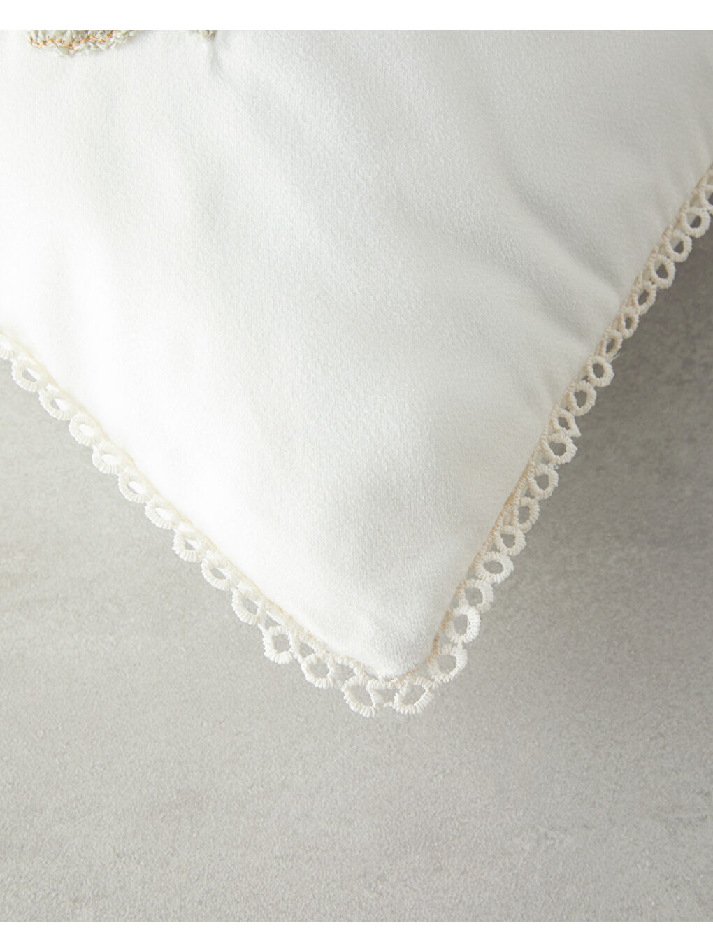 Zairan Punch Nakışlı Dekoratif Kırlent 33x50 cm Ekru-2