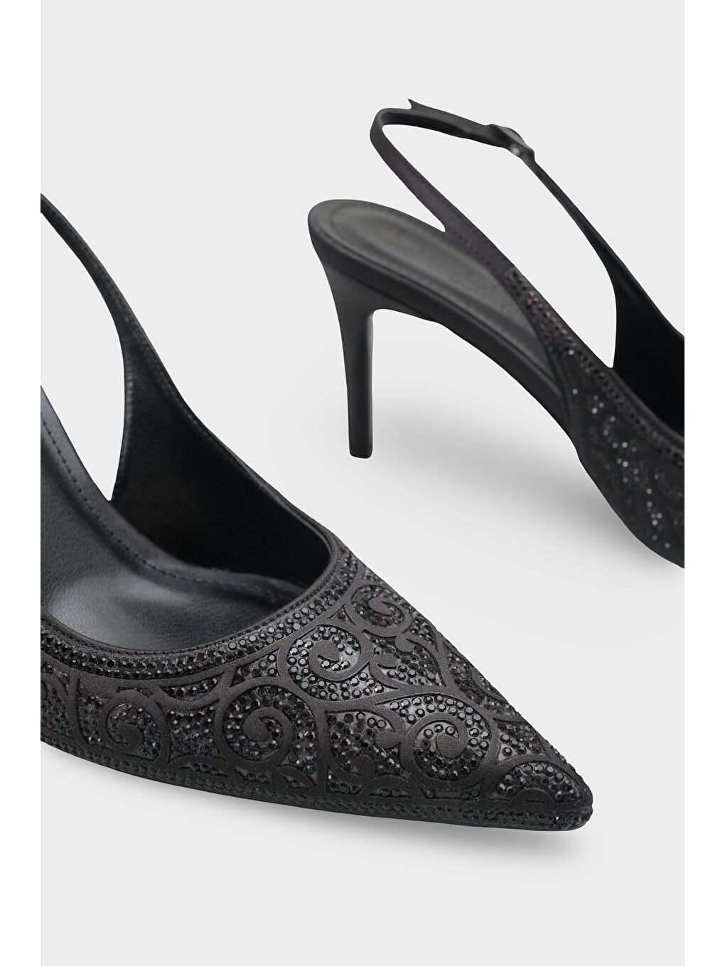 Siyah Melony Orta Topuklu Taşlı Arkası Açık Saten Kadın Ayakkabı-3