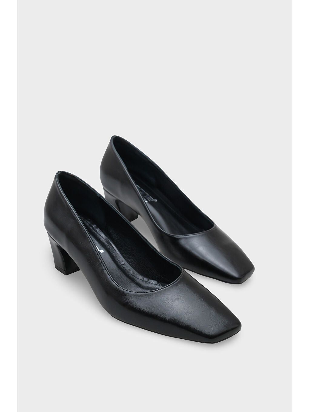 Siyah Janie Orta Boy Topuklu Küt Burunlu Hakiki Deri Astarlı Kadın Ayakkabı-1