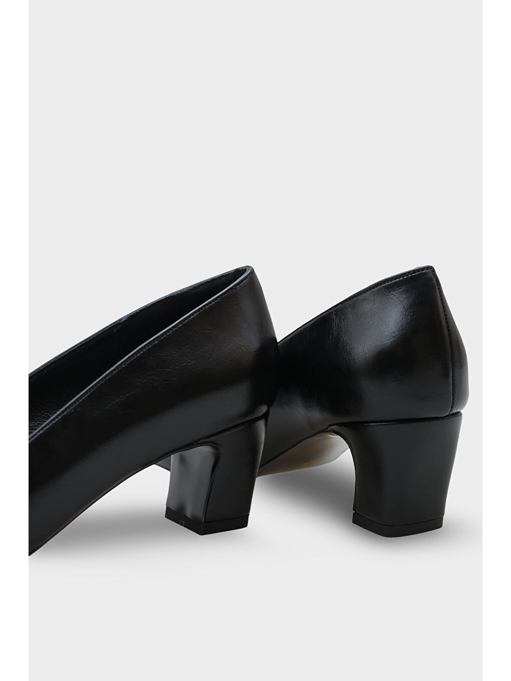 Siyah Janie Orta Boy Topuklu Küt Burunlu Hakiki Deri Astarlı Kadın Ayakkabı-3