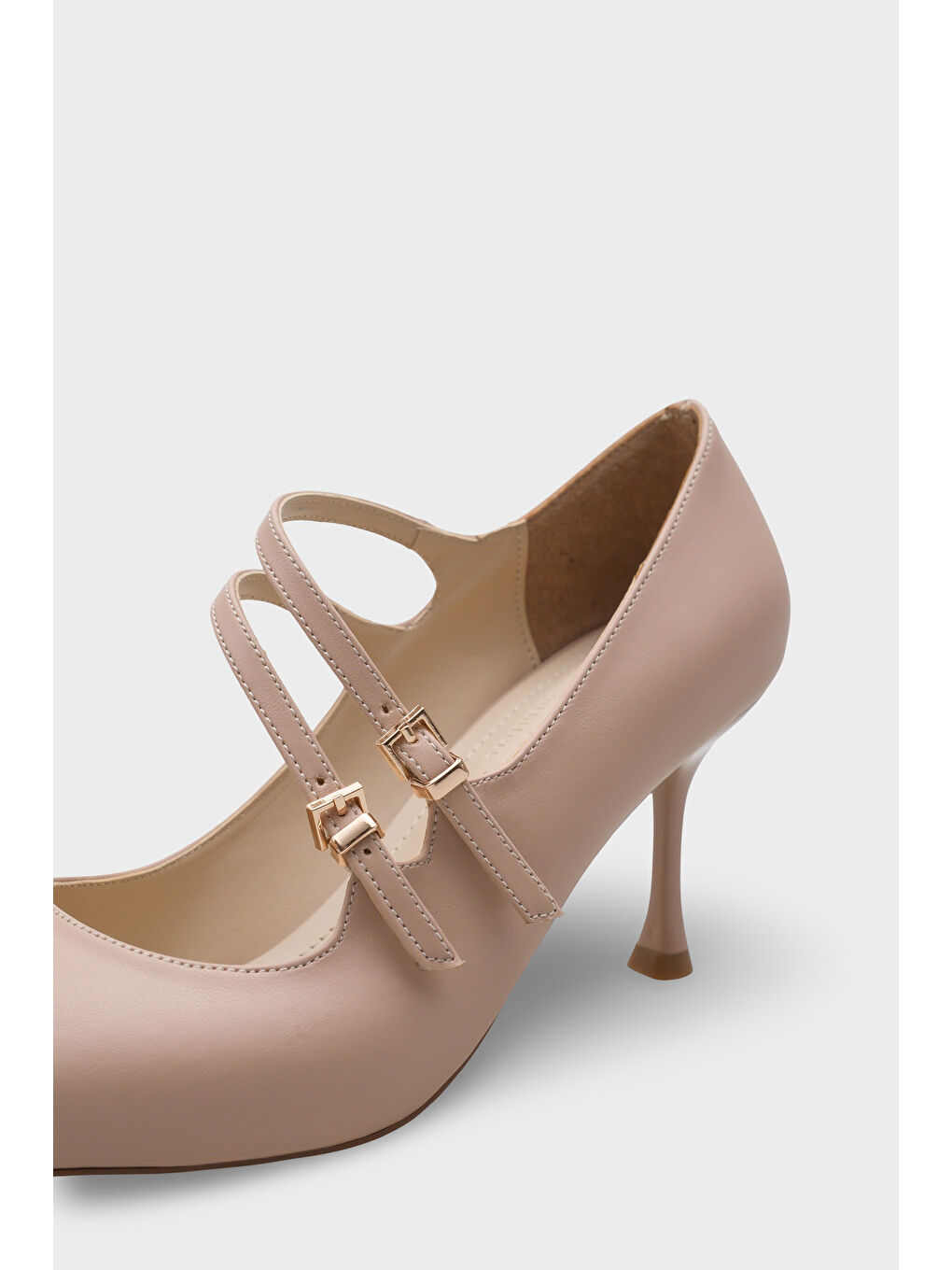 Bej Marigold Orta Topuklu Sivri Burunlu Bantlı Kadın Ayakkabı-3