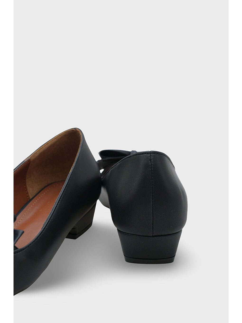 Siyah Helaina Kısa Topuklu Fiyonklu Kadın Ayakkabı-3