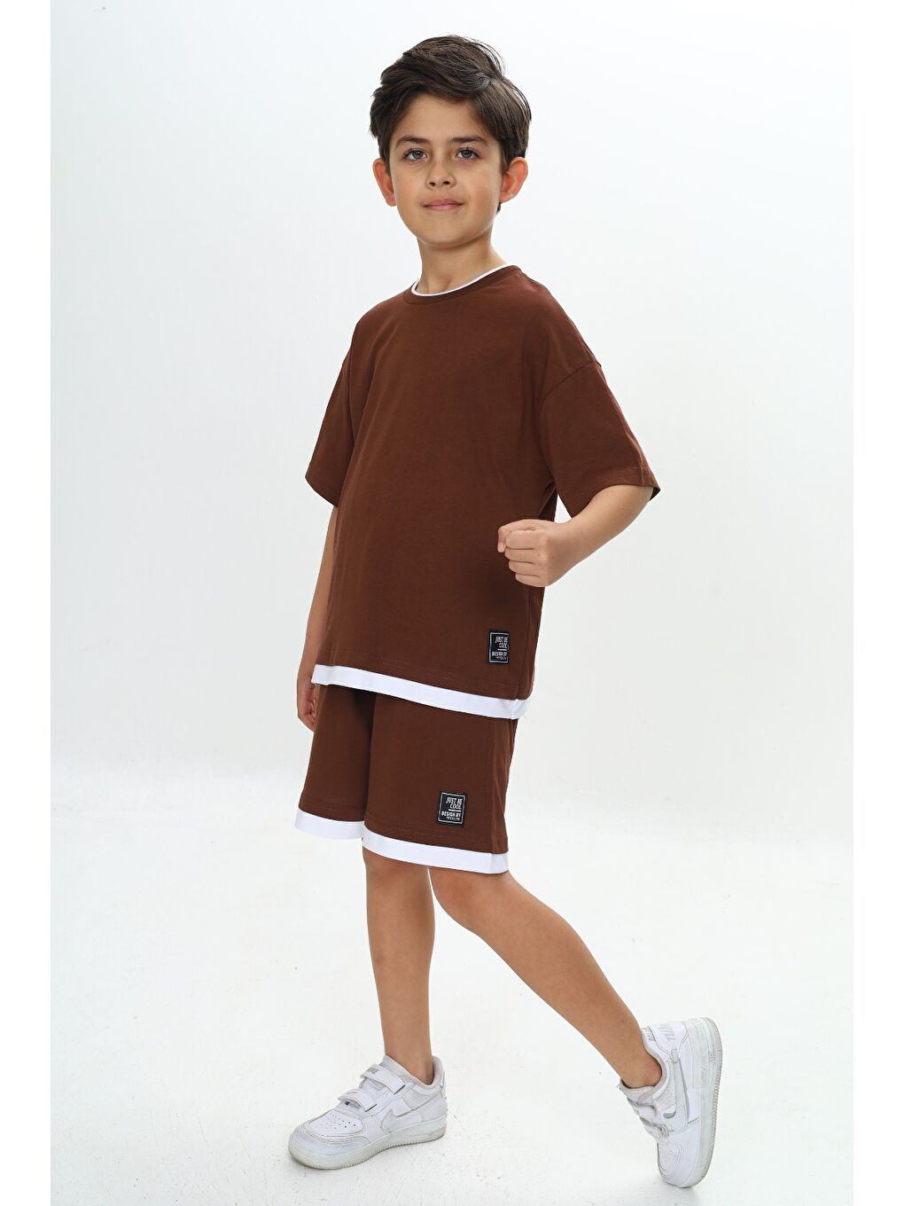 Kahverengi Erkek Çocuk Yazı Armalı Şortlu Takım-1