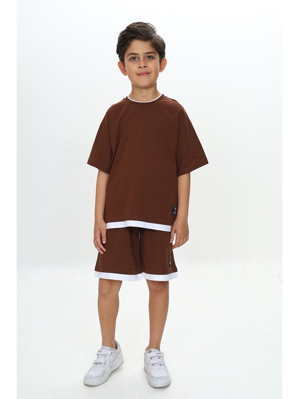 Kahverengi Erkek Çocuk Yazı Armalı Şortlu Takım-2
