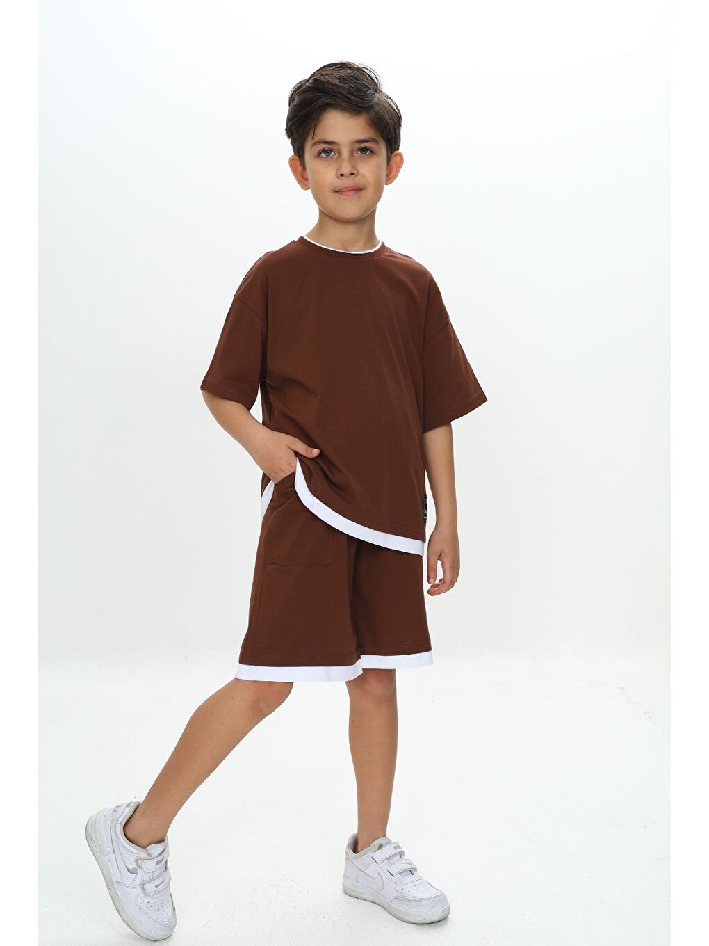 Kahverengi Erkek Çocuk Yazı Armalı Şortlu Takım-3