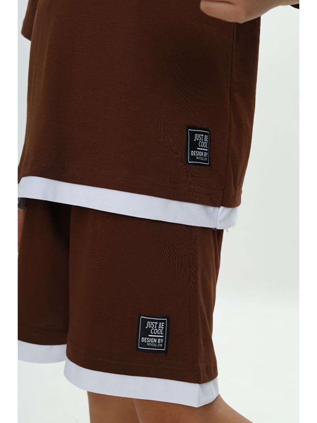 Kahverengi Erkek Çocuk Yazı Armalı Şortlu Takım-5