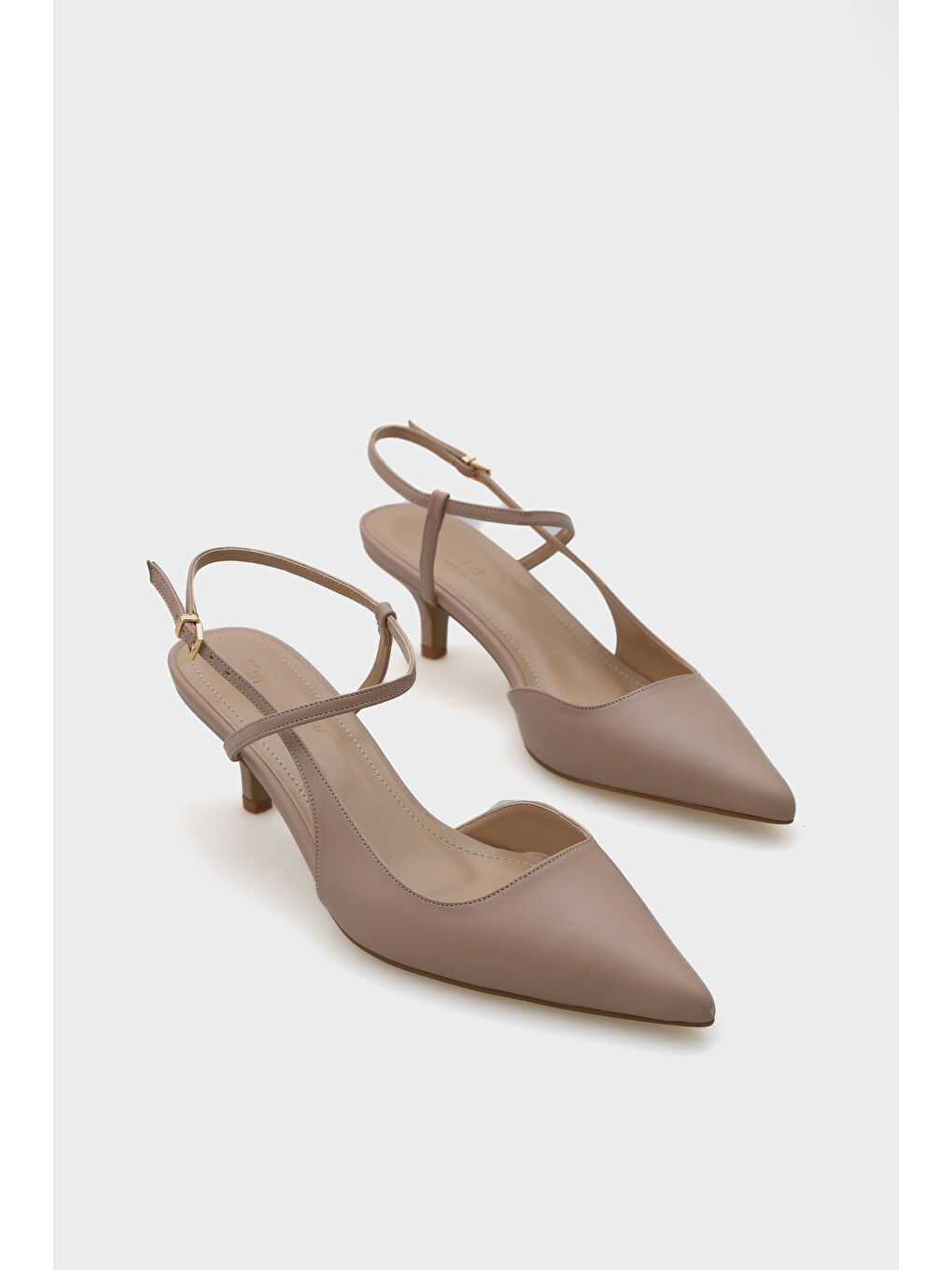 Bej Perla Orta Topuklu Bilekten Bantlı Sivri Burunlu Kadın Ayakkabı-1