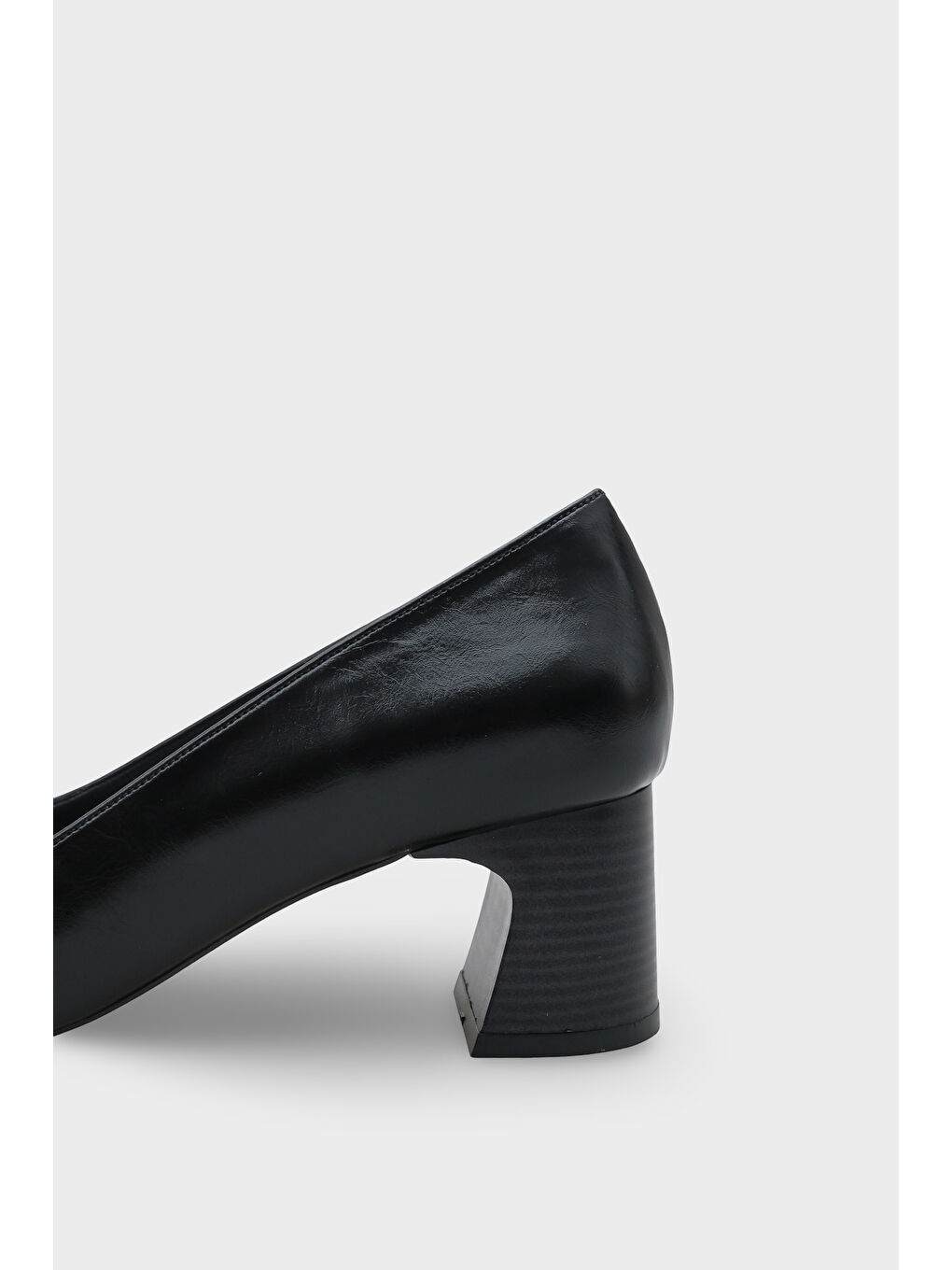 Siyah April Ahşap Orta Boy Topuklu Metal Tokalı Sivri Burunlu Kadın Ayakkabı-3