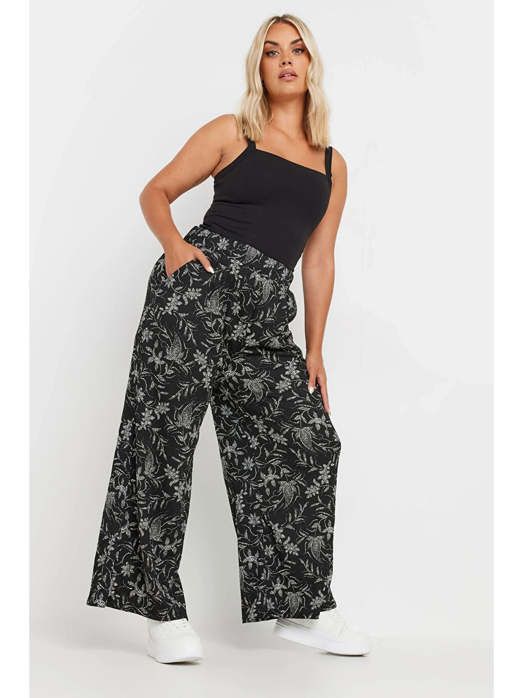 Siyah Büyük Beden Beli Lastikli Cepli Desenli Geniş Paça Pantolon 303549-1