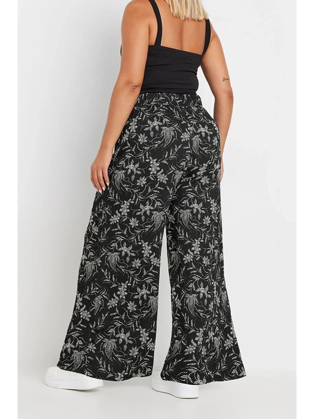 Siyah Büyük Beden Beli Lastikli Cepli Desenli Geniş Paça Pantolon 303549-3