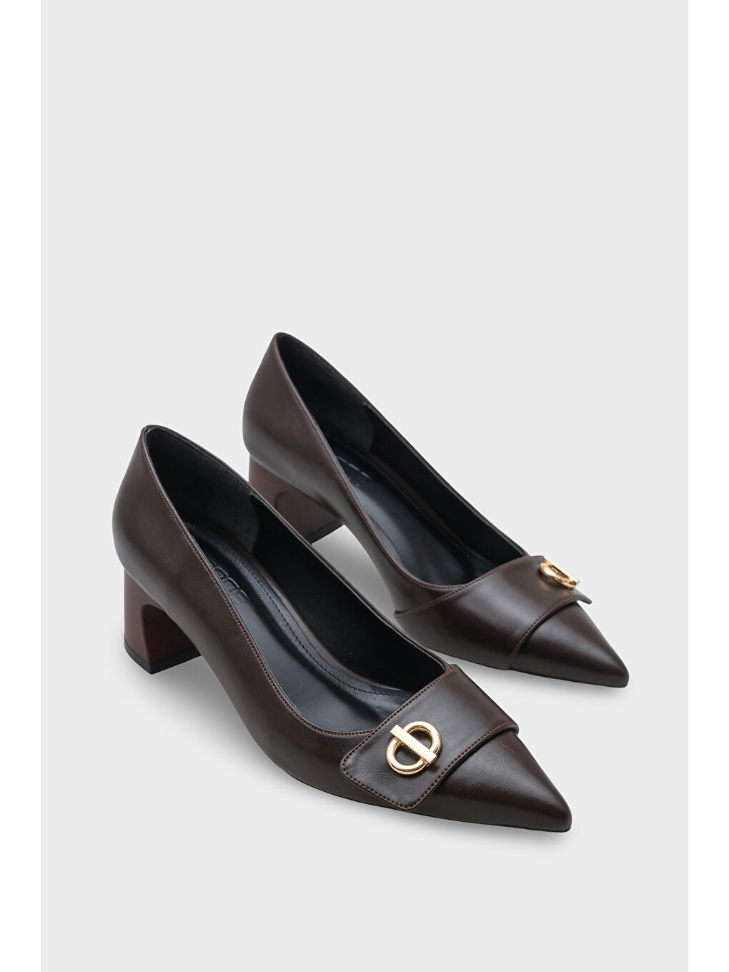 Kahverengi April Ahşap Orta Boy Topuklu Metal Tokalı Sivri Burunlu Kadın Ayakkabı-1